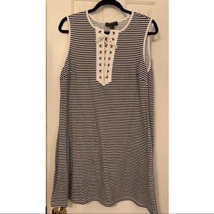 FOREVER 21 sleeveless straight-cut  lace-up dress